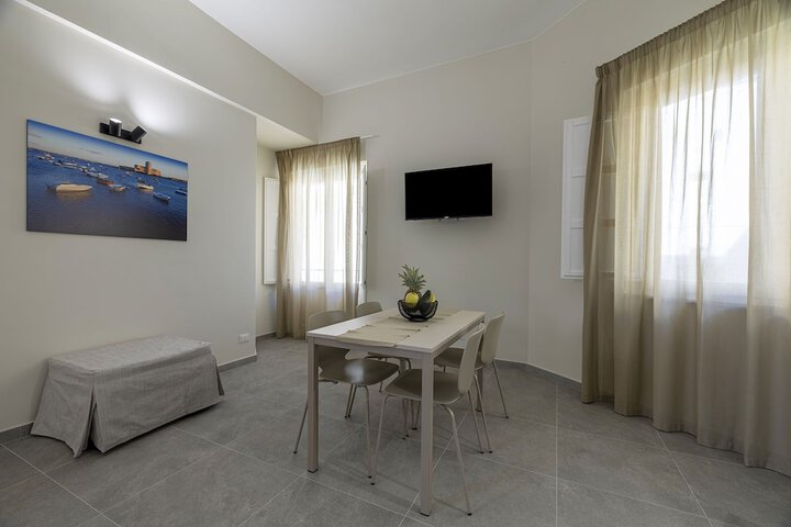 Room 52 of 75