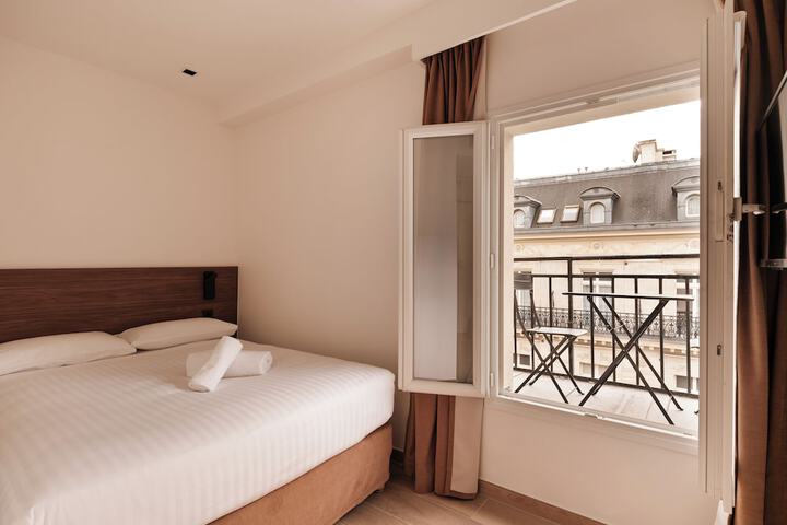 Room 9 of 35