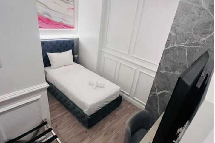 Room 13 of 66