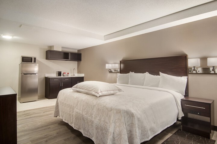 Standard King Bed Accessible (6 of 20)