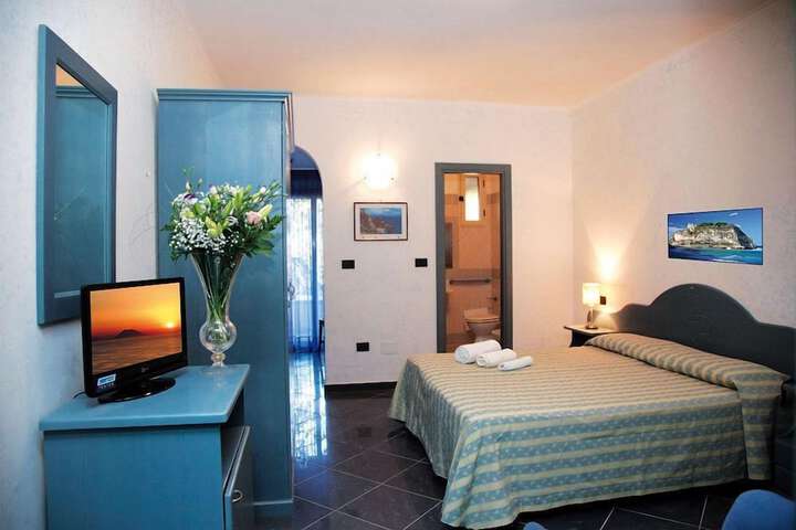 Room 7 of 31