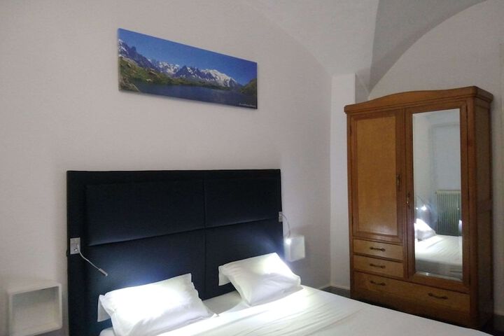 Room 9 of 35