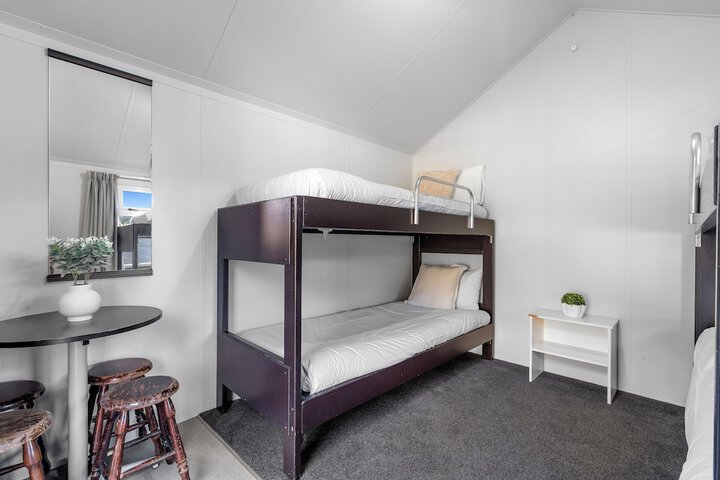 Room 6 of 146