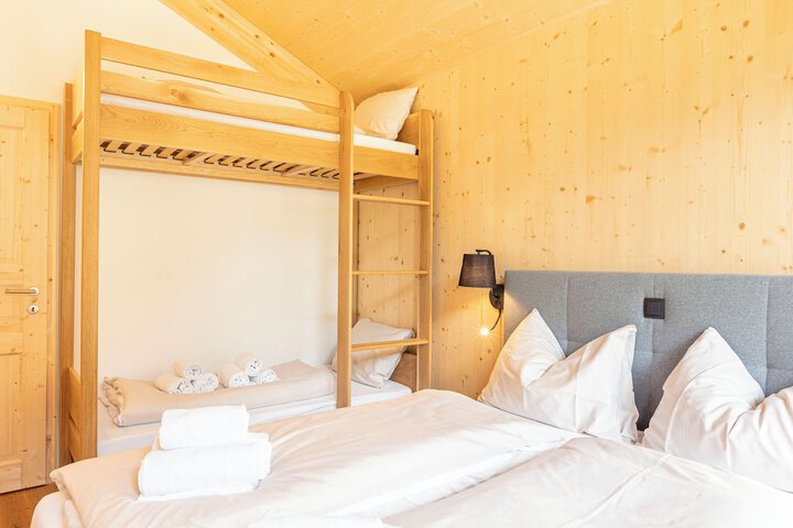 Room 4 of 61