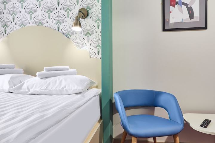 Room 4 of 18