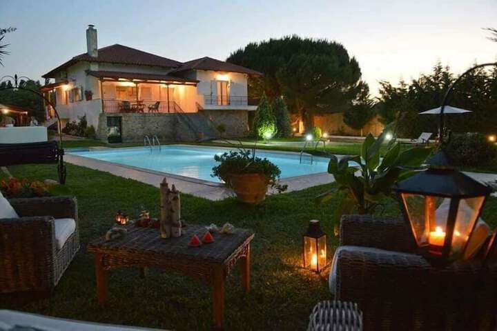 Pool 19 of 28