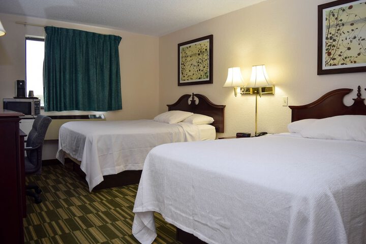 2 Double Beds (6 of 6)
