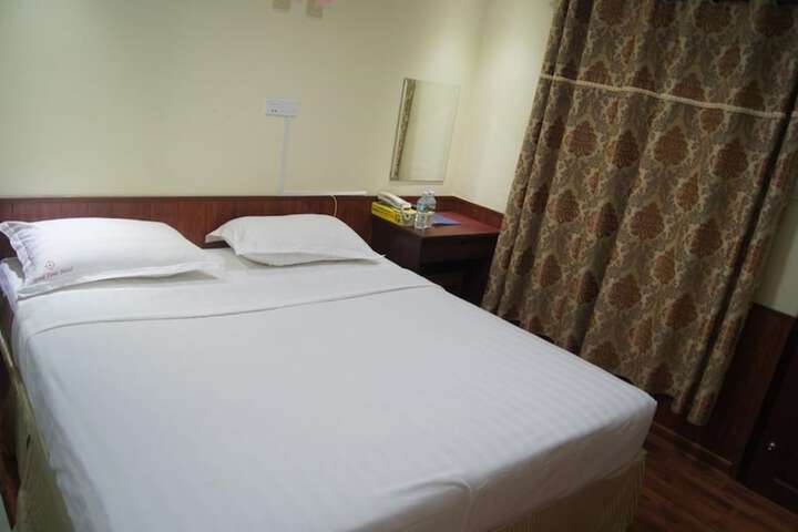 Room 17 of 32