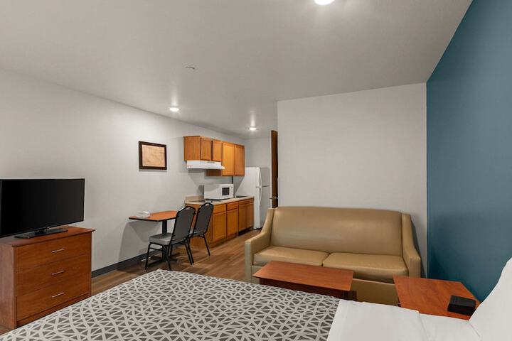 Suite Queen Bed (4 of 10)