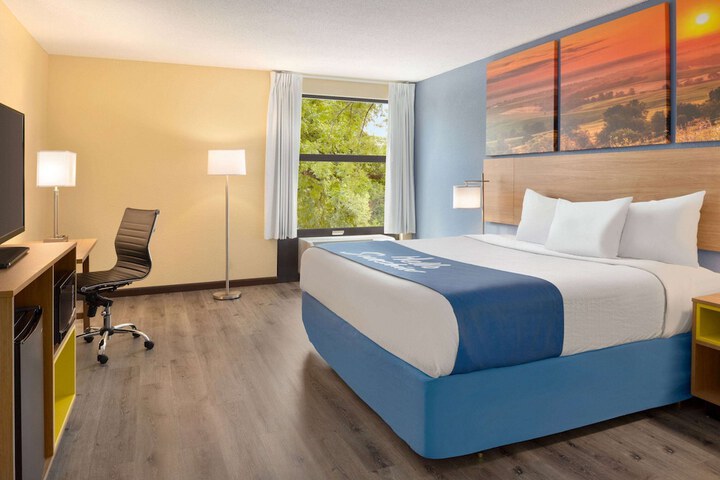 1 King Bed Mobility Accessible (13 of 13)