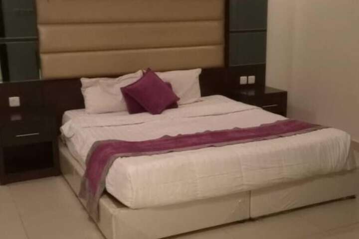 Room 8 of 16