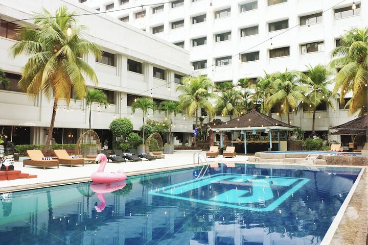 Pool Hotel