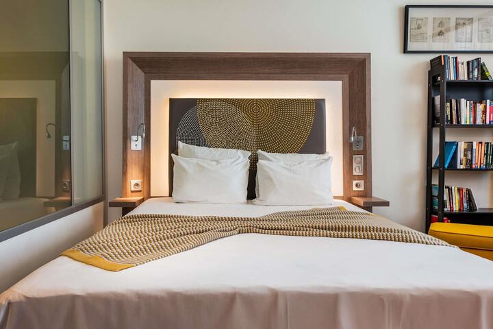 Room 5 of 216