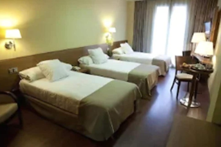 Room 6 of 42
