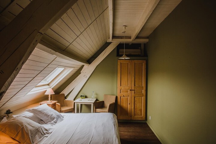 Room 5 of 61