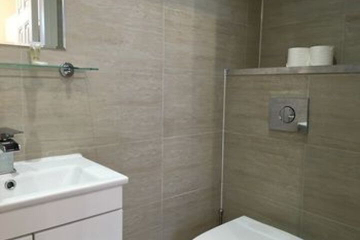 Room 5 of 16