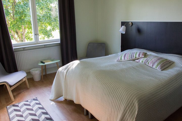 Room 8 of 34