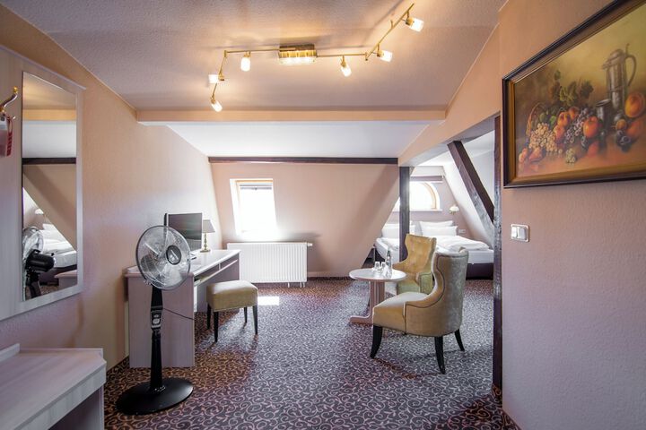 Room 10 of 36