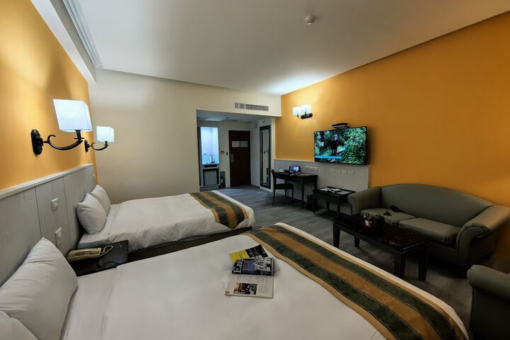 Room 17 of 36