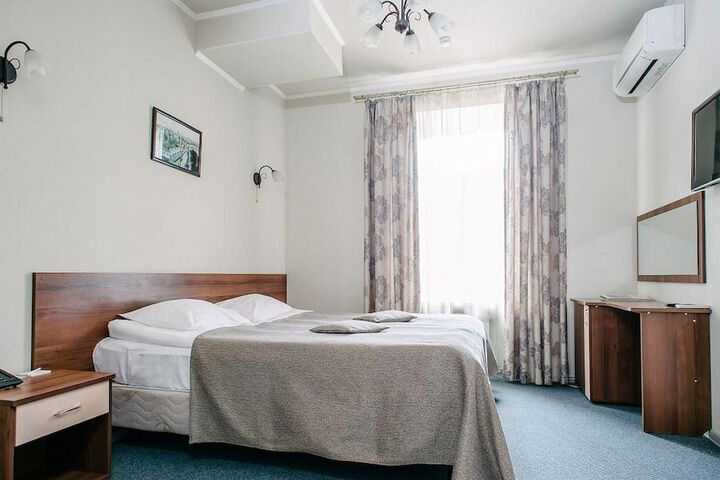 Room 10 of 140