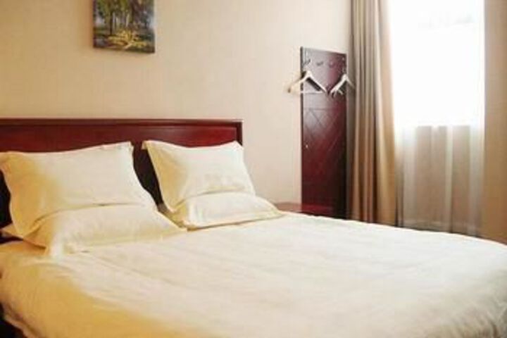 Room 13 of 26