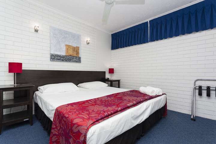 Room 7 of 76