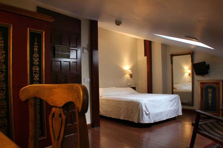 Room 7 of 25