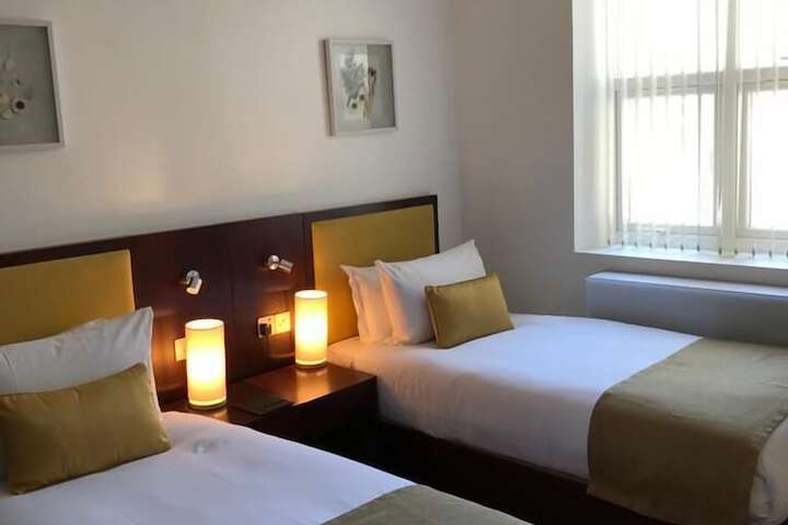 Room 4 of 6