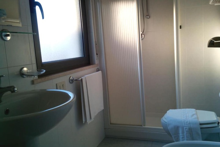 Room 35 of 62