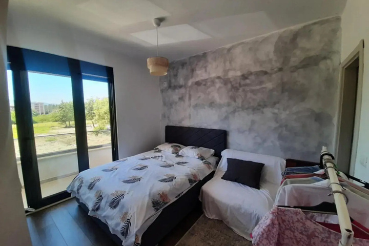 Room 5 of 14