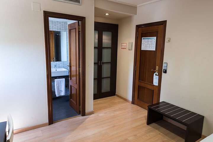 Room 8 of 34