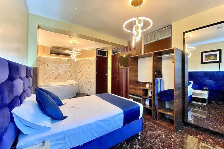 Room 17 of 34