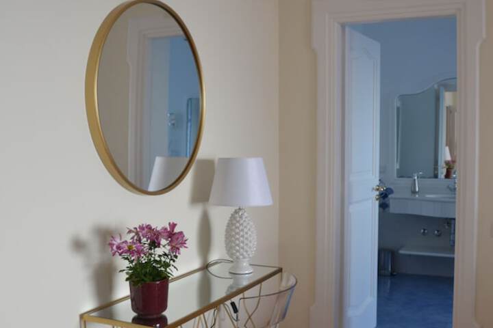 Room 13 of 221