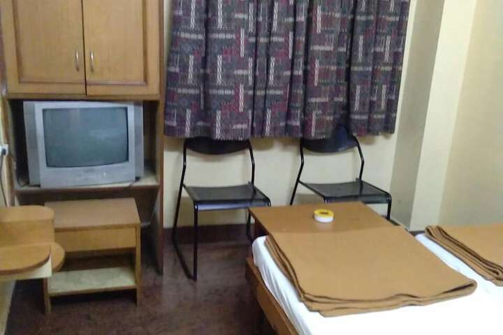 Room 6 of 9