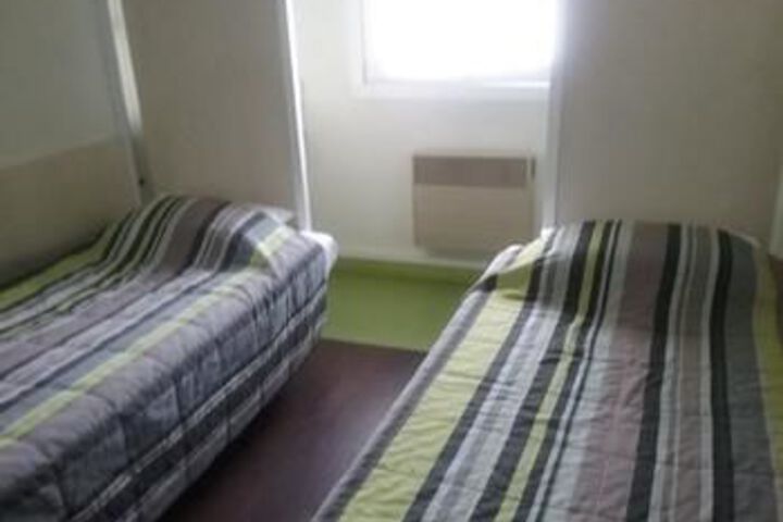 Room 10 of 32