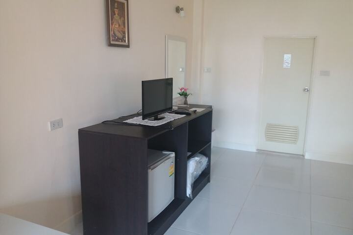 Room 9 of 28