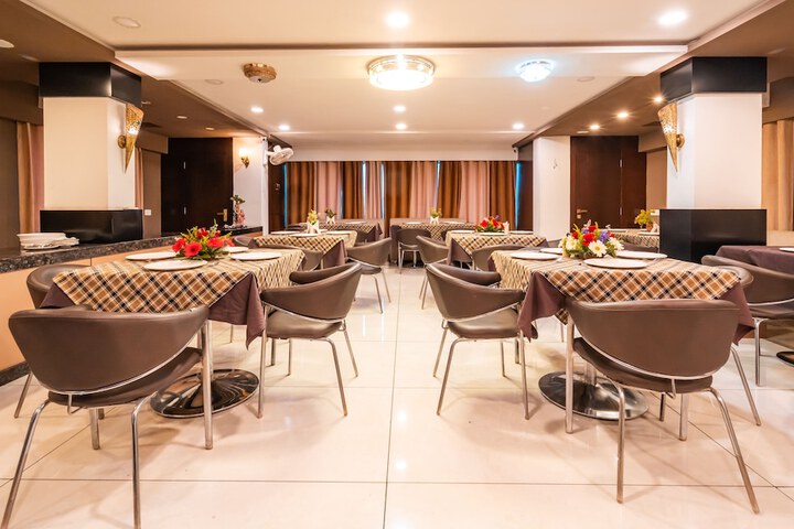 Dining 10 of 17