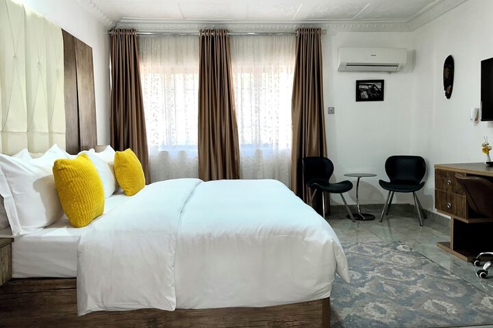Room 32 of 50