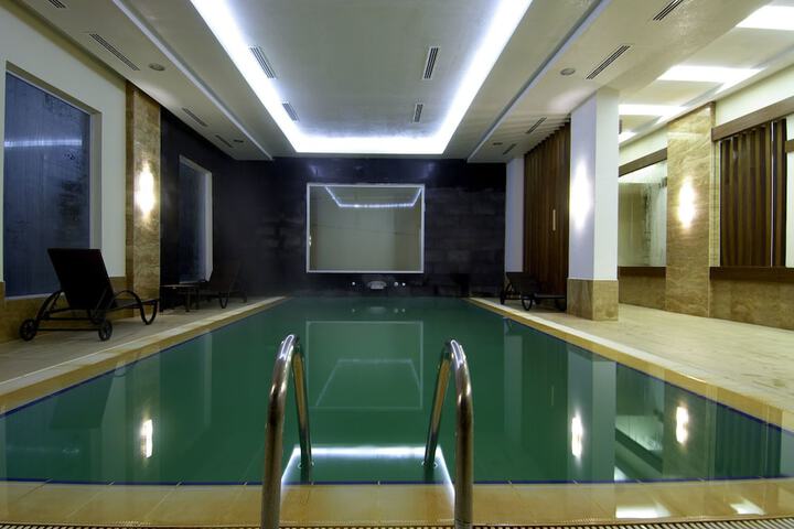 Pool Hotel