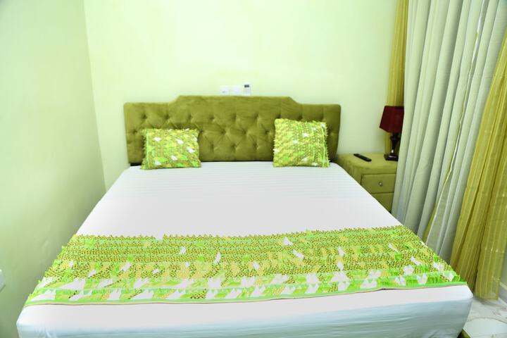 Room 6 of 112