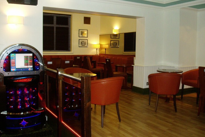 Lounge 28 of 29