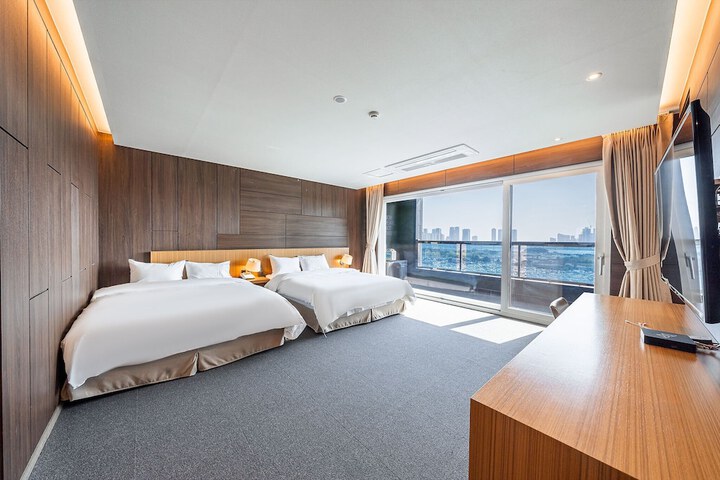 Room 16 of 34