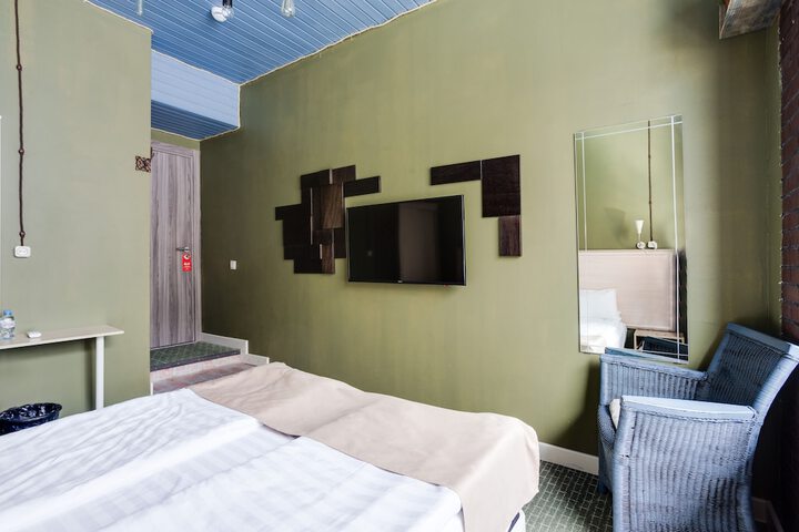 Room 17 of 38