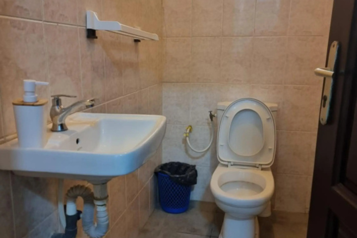 Room 6 of 11