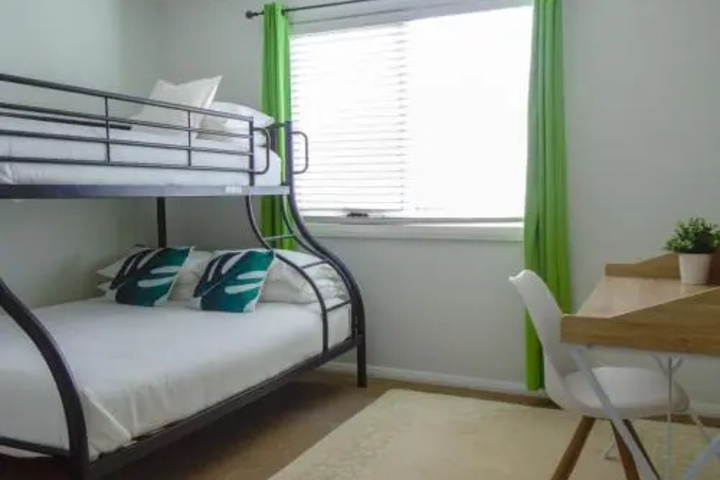 Room 6 of 13