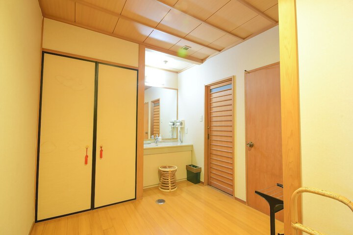 Room 19 of 68