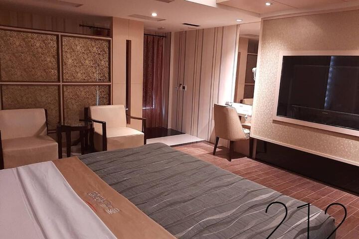 Room 6 of 39