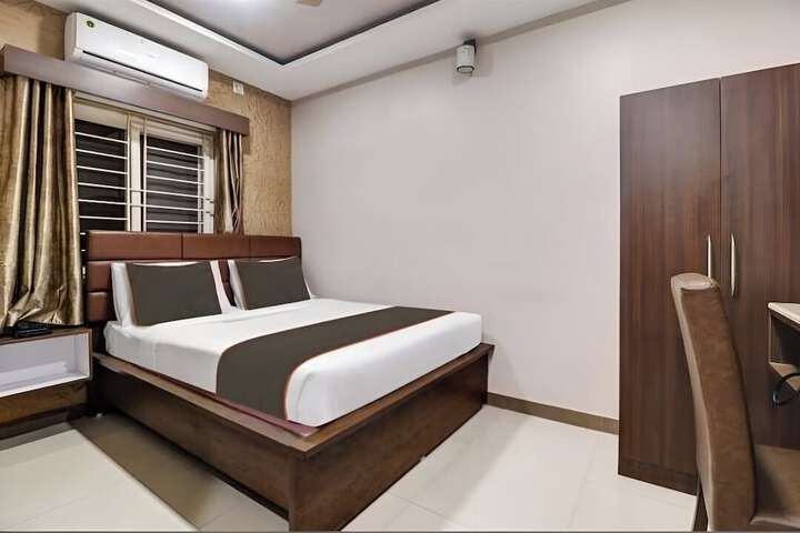 Room 5 of 12