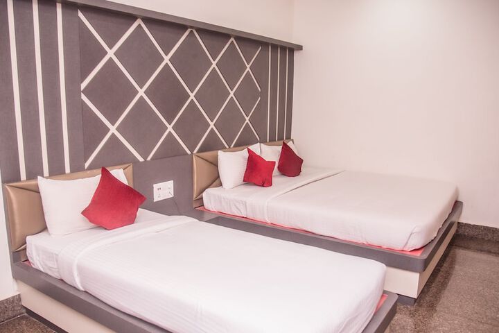 Room 5 of 9
