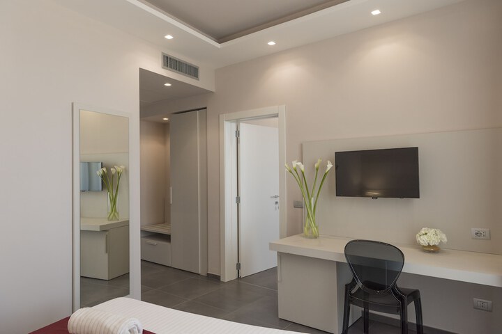 Room 10 of 90